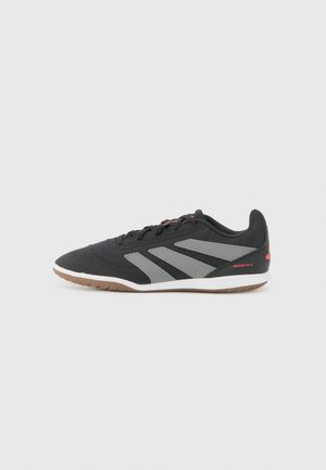 PREDATOR CLUB - Indoor football boots - core black/grey four/lucid red