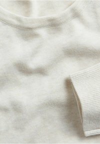 - Sweter