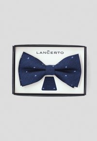 Granatowy krawat w muszkę w pudełku prezentowym, wykonany z tkaniny o teksturze z małymi białymi wzorami, z centralnym węzłem i dołączonym pasującym klipsem.