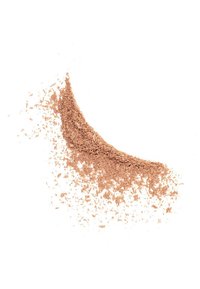 Polvere marrone a forma di mezzaluna, con una consistenza morbida e fine, caratterizzata da una superficie leggermente granulosa e da una tonalità calda e attenuata.