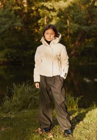 Molo AEISHA PLEATS - Vaqueros rectos - washed black