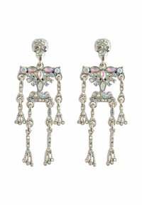 Pendientes en forma de esqueleto plateado adornados con gemas iridiscentes, con brazos y piernas colgantes sobre un fondo blanco.