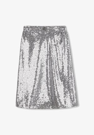 Zilveren paillettenrok met een aangesloten elastische tailleband. De stof glinstert en heeft een gladde textuur, wat de reflecterende eigenschappen versterkt.