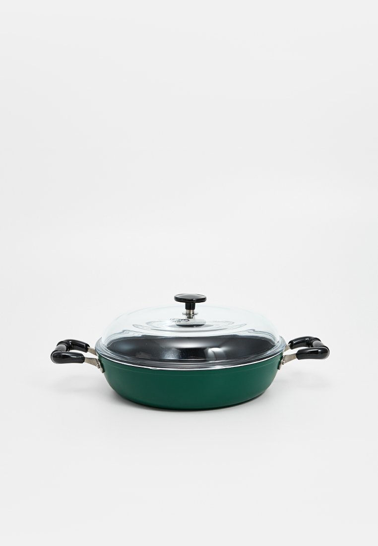 Padella verde con coperchio in vetro trasparente, pomolo nero e doppie maniglie in plastica nera, caratterizzata da una superficie liscia e forma rotonda.