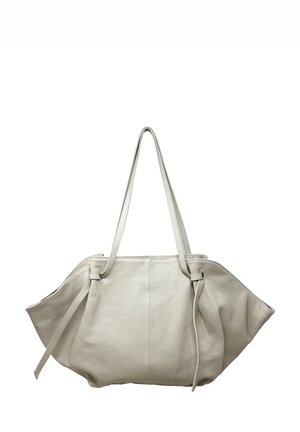 Borsa a mano in pelle grigia con finitura strutturata, dotata di lunghi manici e di una forma unica piegata con chiusure a coulisse sui lati.