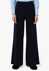 Pantaloni a gamba larga blu navy realizzati in tessuto morbido con vita a costine, caratterizzati da una vestibilità rilassata e una texture liscia per un comfort ottimale.
