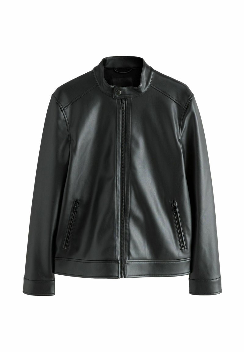 Veste en simili cuir noir avec un col montant, fermeture éclair à l'avant et deux poches latérales zippées. Texture lisse et coupe ajustée.