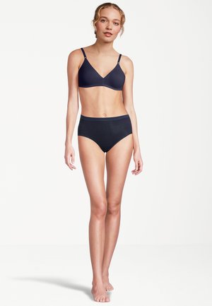 Soutien-gorge bleu marine avec bretelles réglables et design lisse, associé à un slip taille haute bleu marine doté d'une ceinture douce et d'une finition sans coutures.