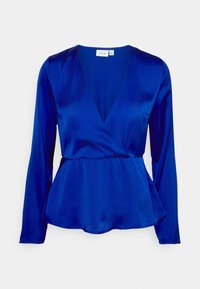 Top avvolgente lungo in satin blu con maniche lunghe, scollatura a V profonda, corpino aderente e orlo a peplo svasato. Tessuto liscio con una lucentezza sottile.