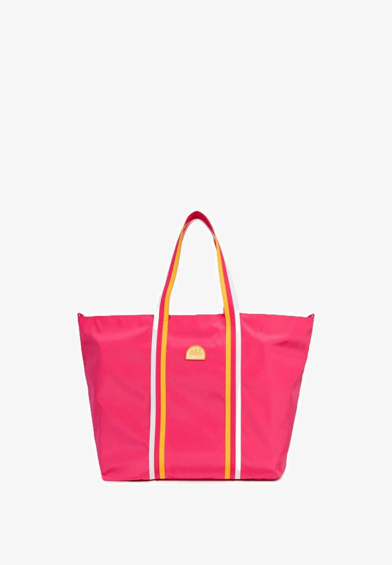 Grande borsa a spalla rosa realizzata in materiale resistente, con manici a strisce bianche e gialle e un piccolo logo. Texture liscia.