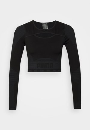 Czarny sportowy krótki top z długim rękawem, bezszwowy, z subtelnymi teksturowanymi wzorami na rękawach i logo "PUMA" na dolnej przedniej krawędzi.