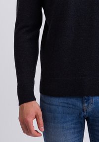 CASH-MERE RUNDHALS  - Strickpullover - holzkohle