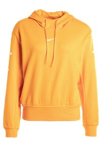 Oranžová mikina vyrobená z texturované látky s klokankou. Má kapuci se stahovací šňůrkou a bílým logem Nike na hrudi a rukávech.