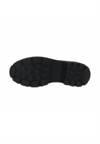 Suela de zapato de goma negra con un patrón de banda de rodadura robusto, profundas ranuras y un área central de soporte de arco, diseñada para proporcionar tracción y durabilidad.