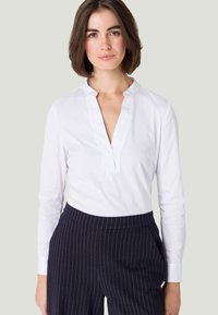 Unausgewählt, brilliant white