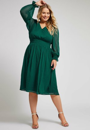 Yours Clothing DOBBY - Vestido informal - green