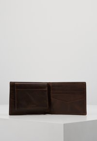 Fossil DERRICK PASSCS SET - Visitkortetuier - dark brown