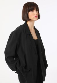 Modanisa Klassisk frakke - black