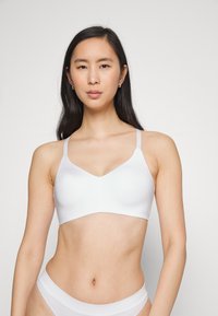 Marks & Spencer FLEXIFIT  - Soutien-gorge à bretelles amovibles - white