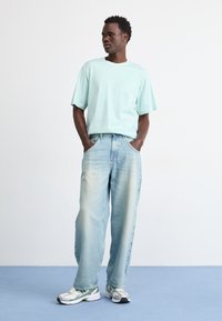 The North Face ZUMU RELAXED TEE - Majica kratkih rukava s printom - muted pine