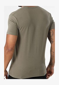 Non sélectionné, stone green