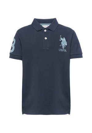 Polo blu navy a maniche corte con due bottoni, logo giocatore di polo ricamato azzurro chiaro e "USPA" sul petto, numero "3" sulla manica destra.
