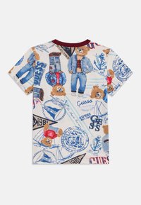 Μπλουζάκι από βαμβάκι με κοντά μανίκια που διαθέτει πολύχρωμο μοτίβο με αρκούδα, μπλε ναυτικά σχέδια και μπορντό ριμπ λαιμόκοψη.