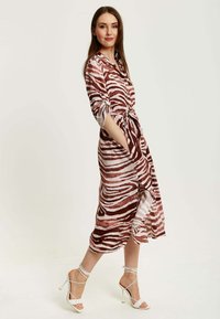 Liquorish ZEBRA PRINT MIDI  - Shirt dress - brown