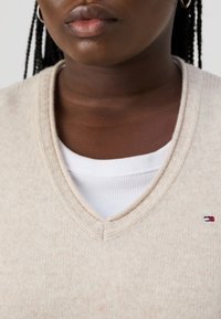 Tommy Hilfiger Curve - Sweter