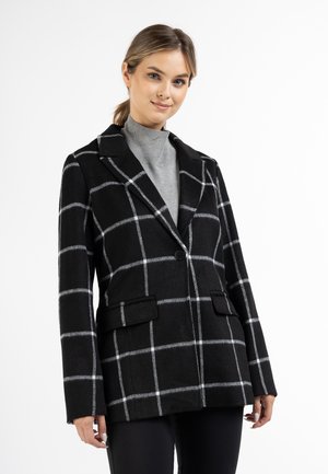 Kostkovaný blazer černobílé barvy s přizpůsobeným střihem, límcem, dvěma předními kapsami a zapínáním na jeden knoflík.
