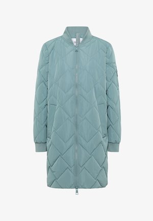 Jasnoniebieska, pikowana kurtka bomberka z zamkiem błyskawicznym z przodu, ściągaczami na rękawach oraz wzorem w romby. Idealna na chłodniejsze dni.