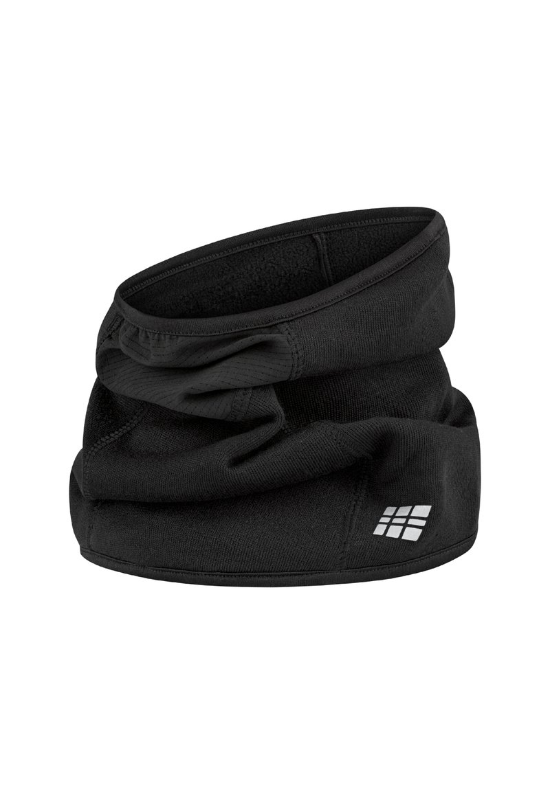 Scaldacollo in pile nero con design a pieghe e un piccolo logo a quadri bianchi su un lato.