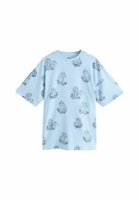 Světle modré bavlněné tričko s oversized střihem, zdobené opakujícími se černými liniovými kresbami postav obklopených květinovými akcenty.