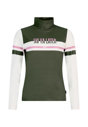 Camisa de cuello alto de manga larga en verde oscuro, blanco y rosa. Presenta rayas horizontales y un gráfico con el texto en negrita "SKI YA LATER". Textura suave.