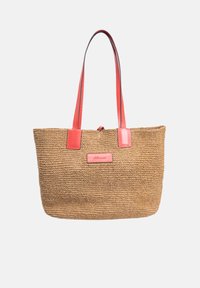Geweven stro tas met roze synthetische leren handvatten en accenten. Beschikt over een rechthoekige vorm en een logo patch aan de voorkant.