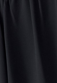 Unselected, black