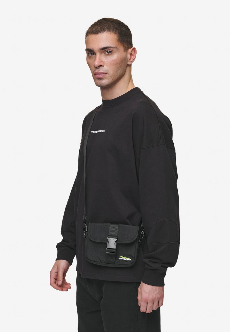 Pegador - CERON CROSS BODY BAG UNISEX - Olkalaukku - black, Suurenna