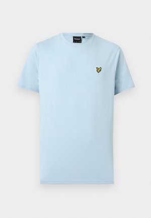 T-shirt bleu clair à manches courtes avec col rond, petit logo d'oiseau jaune et noir sur la poitrine gauche, design simple sur fond blanc.