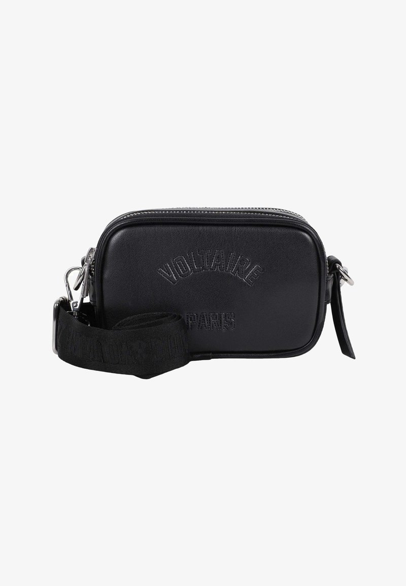 Sac bandoulière rectangulaire noir avec texte embossé "VOLTAIRE PARIS" et large bandoulière en tissu ajustable avec fermoirs en métal.