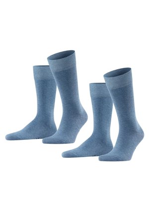 Blaue Baumwollsocken in verschiedenen Höhen angezeigt; glatte Textur mit einem gerippten oberen Bund; zwei Paar in Knöchellänge und ein Paar in Crew-Länge.