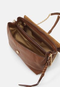 Vanessa Bruno Bandolera - havane