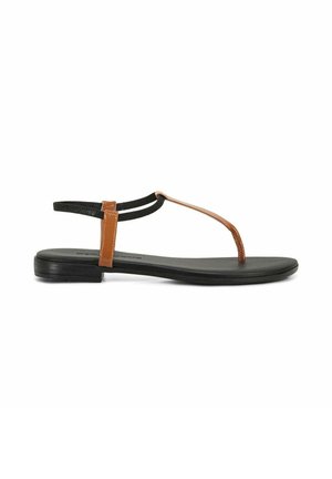 Zwarte platte sandaal met een dunne bruine teband en zwarte enkelband voor dames casual gebruik.
