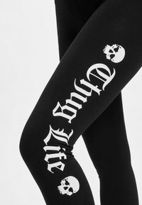 Nepasirinkta, black white