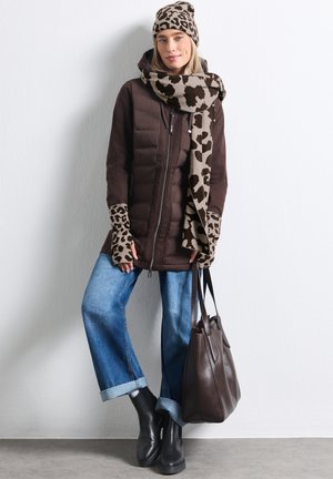 Street One, FEINSTRICK ARMWÄRMER MIT LEO-MUSTER - Mitaines - auburn brown