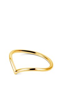 Anillo de metal dorado con un diseño liso y curvado, que presenta un recorte triangular. Superficie reflectante y bordes sin costuras. Estilo minimalista.