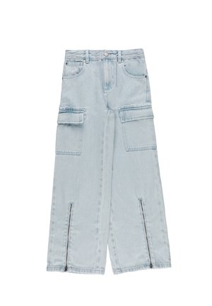 Pantaloni in denim azzurro chiaro con design a gamba larga, due tasche laterali tipo cargo e polsini con zip per una vestibilità regolabile.