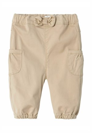 Pantaloni di cotone beige con vita elastica, fiocco decorativo frontale, due tasche laterali e polsini arricciati per una vestibilità affusolata.