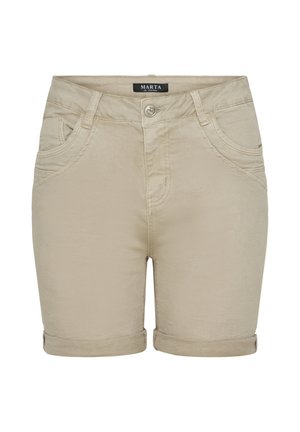 Beige dame-shorts med forreste knaplukning, bæltestropper, opkrogede kanter og to forlommer, vist mod en hvid baggrund.