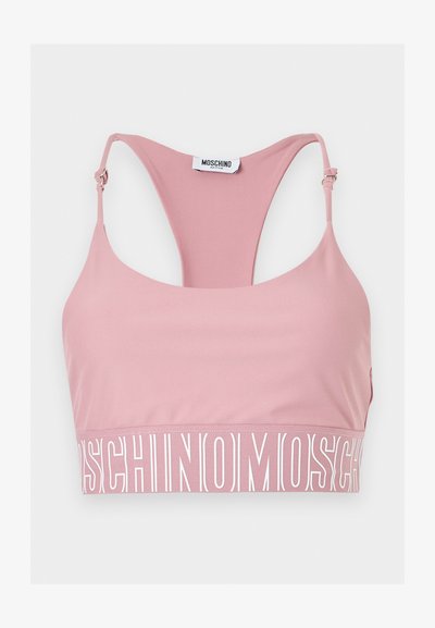 Ροζ αθλητικό σουτιέν με ρυθμιζόμενους ιμάντες και φαρδιά ελαστική ταινία που διαθέτει το λογότυπο "Moschino" με λευκό κείμενο γύρω από τη βάση.