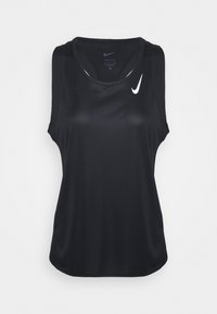 Musta, hihaton urheilutoppi, valmistettu sileästä, kosteutta siirtävästä kankaasta. Vasemmassa yläkulmassa pieni valkoinen Nike-logo.